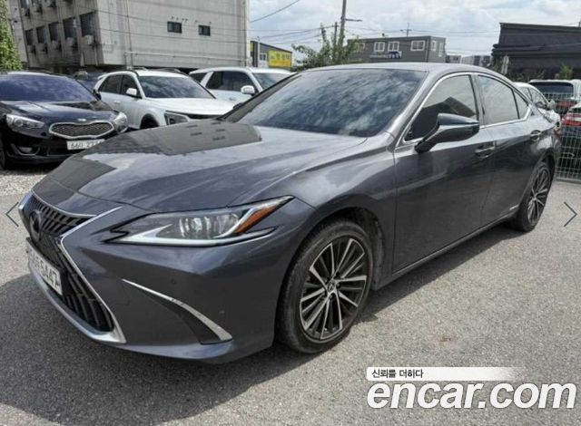 Lexus ES 300h 7-го поколения Luxury - фото 0