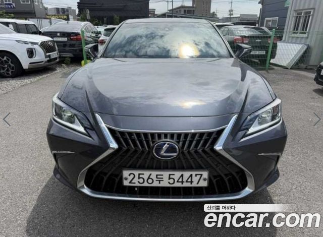 Lexus ES 300h 7-го поколения Luxury - фото 1