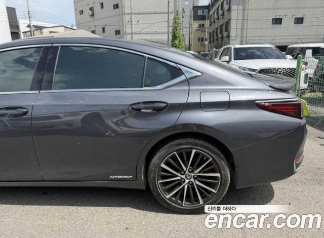 Lexus ES 300h 7-го поколения Luxury - фото 3