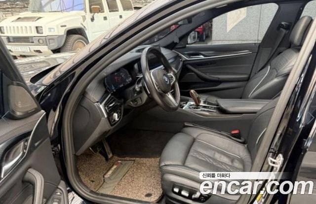 BMW 5 Series G30 530e M Sport - фото 3