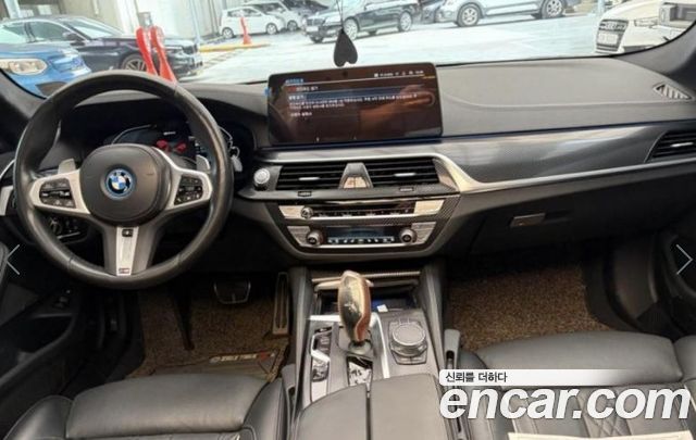 BMW 5 Series G30 530e M Sport - фото 4