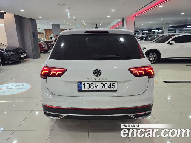 Volkswagen Tiguan 2-го поколения 2.0 TDI Prestige - фото 3