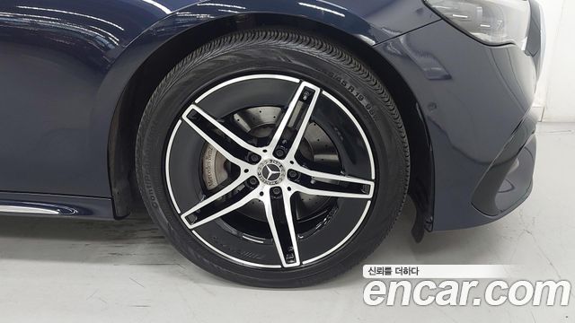 Mercedes-Benz E-Class W214 E300 4MATIC AMG Line - фото 4