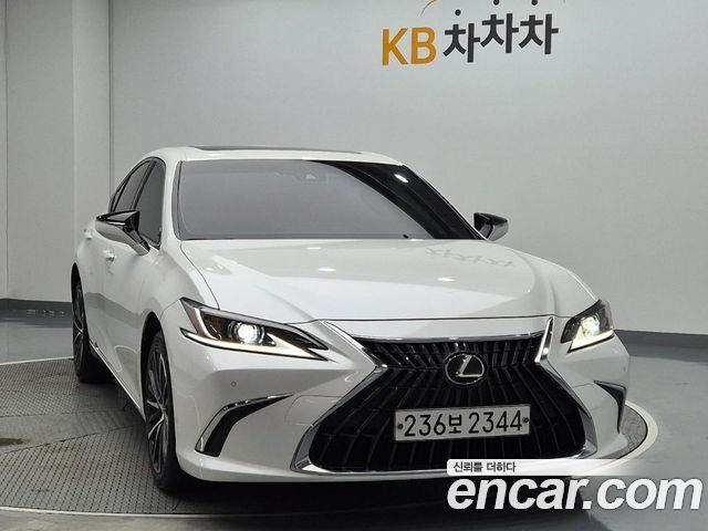 Lexus ES 300h 7-го поколения Luxury - фото 0