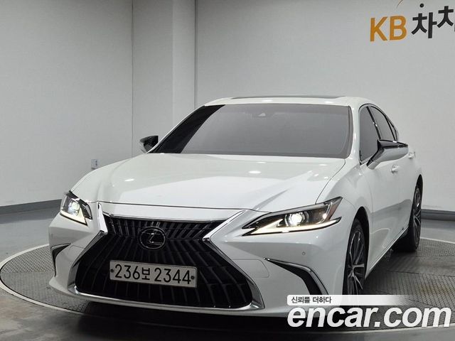 Lexus ES 300h 7-го поколения Luxury - фото 1