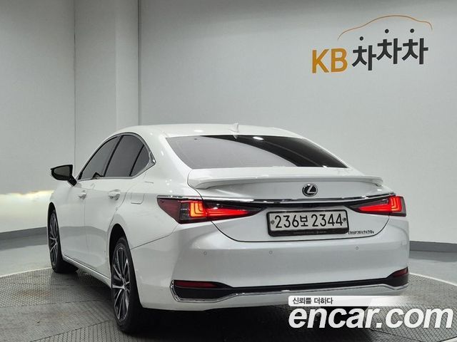 Lexus ES 300h 7-го поколения Luxury - фото 3