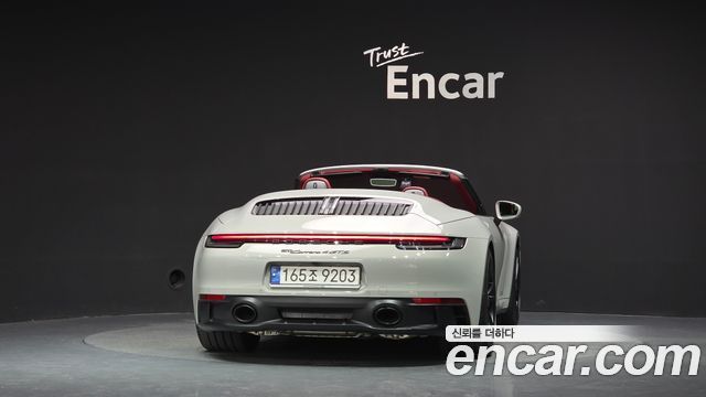 Porsche 911 Carrera 4 GTS Cabriolet - фото 3