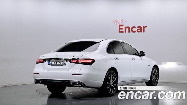 Mercedes-Benz E-Class W213 E300e 4MATIC Exclusive - фото 1