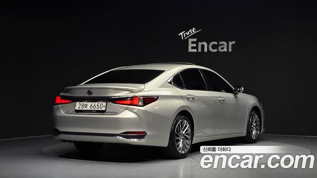 Lexus ES 300h 7-го поколения Luxury Plus - фото 0
