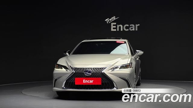 Lexus ES 300h 7-го поколения Luxury Plus - фото 1