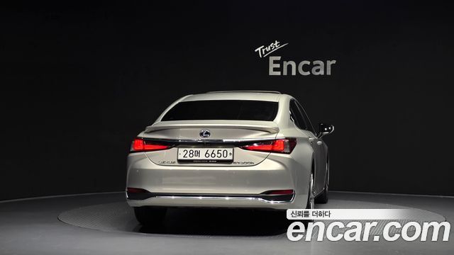 Lexus ES 300h 7-го поколения Luxury Plus - фото 2