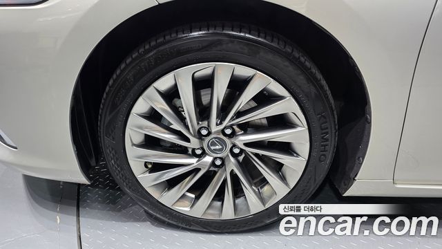 Lexus ES 300h 7-го поколения Luxury Plus - фото 3