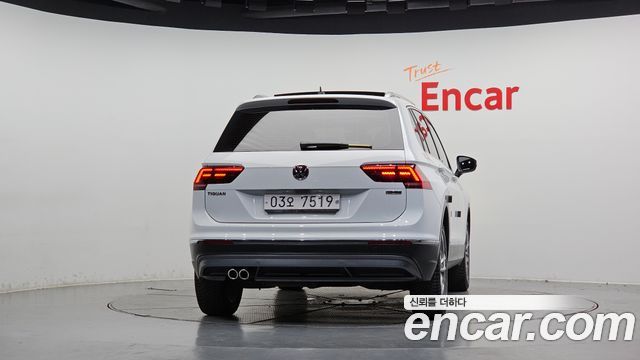 Volkswagen Tiguan 2-го поколения 2.0 TDI 4Motion Prestige - фото 3