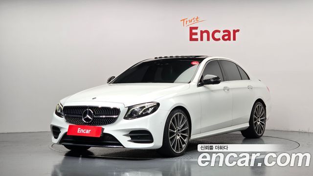 Mercedes-Benz E-Class W213 E300 AMG Line - фото 0
