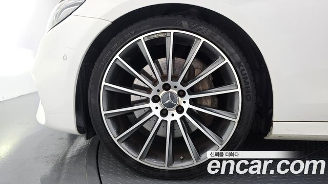 Mercedes-Benz E-Class W213 E300 AMG Line - фото 4