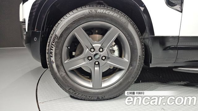 Land Rover Defender L663 110 P300 X-Dynamic SE - фото 4