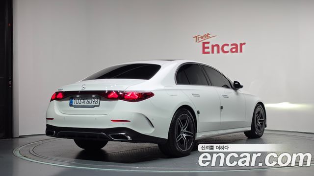 Mercedes-Benz E-Class W214 E200 AMG Line - фото 1