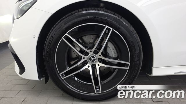 Mercedes-Benz E-Class W214 E200 AMG Line - фото 4