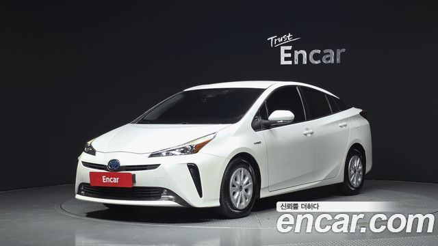 Toyota Prius 4-го поколения 1.8 - фото 0