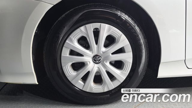 Toyota Prius 4-го поколения 1.8 - фото 4