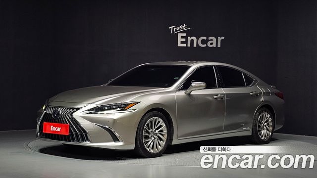 Lexus ES 300h 7-го поколения Executive - фото 0