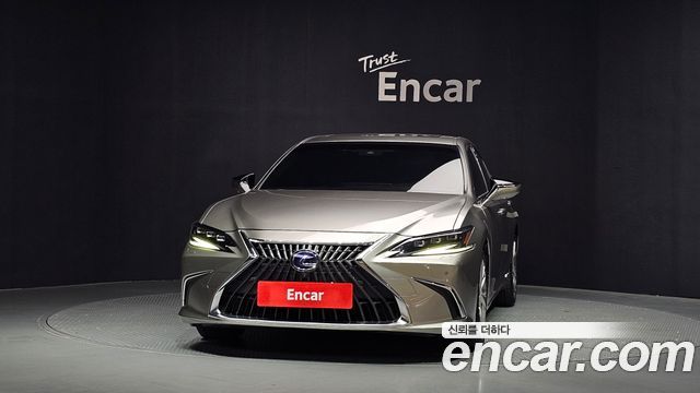 Lexus ES 300h 7-го поколения Executive - фото 2