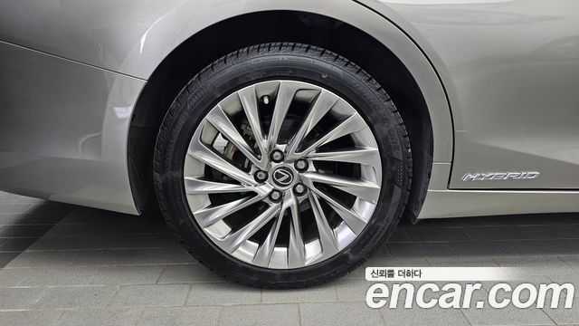 Lexus ES 300h 7-го поколения Executive - фото 4