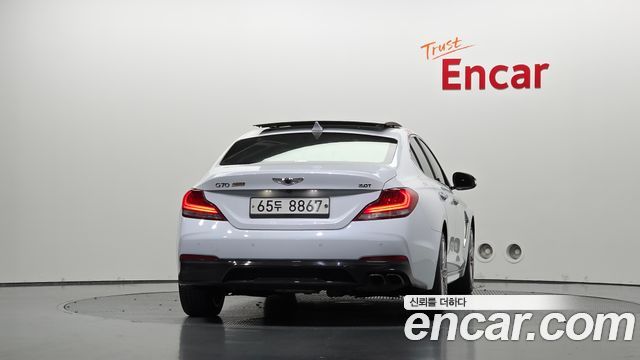 Genesis G70 2.0T Elite - фото 2