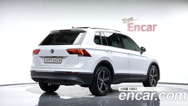 Volkswagen Tiguan 2-го поколения 2.0 TDI Prestige - фото 0