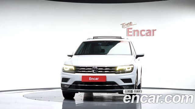 Volkswagen Tiguan 2-го поколения 2.0 TDI Prestige - фото 1