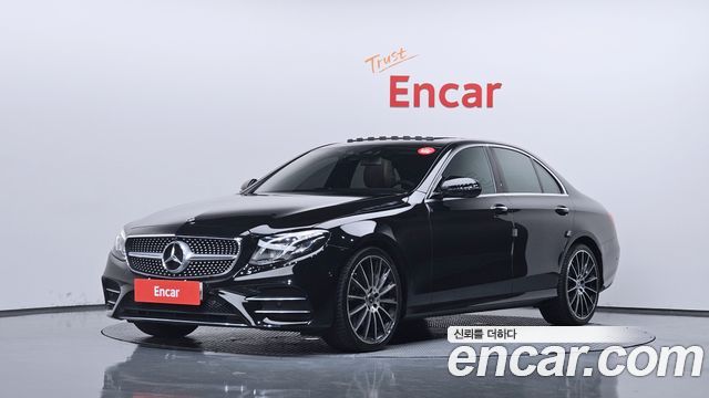 Mercedes-Benz E-Class W213 E300 AMG Line - фото 0