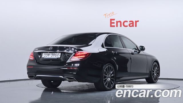 Mercedes-Benz E-Class W213 E300 AMG Line - фото 1