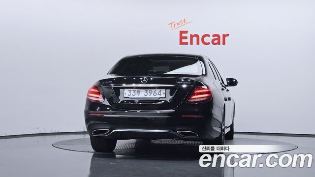 Mercedes-Benz E-Class W213 E300 AMG Line - фото 3