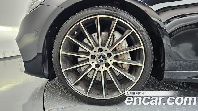 Mercedes-Benz E-Class W213 E300 AMG Line - фото 4