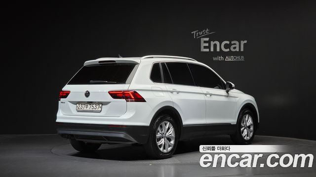 Volkswagen Tiguan 2-го поколения 2.0 TDI Premium - фото 1
