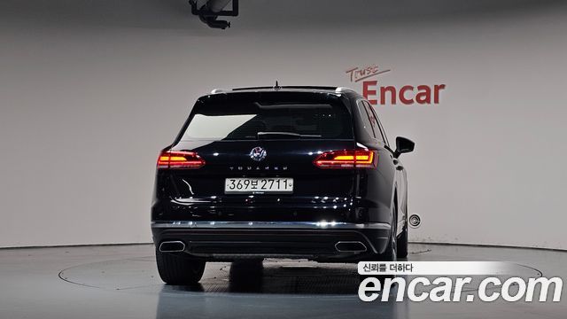Volkswagen Touareg 3-го поколения 3.0 TDI Prestige - фото 2