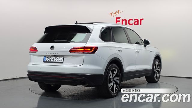 Volkswagen Touareg 3-го поколения 3.0 TDI Premium - фото 1