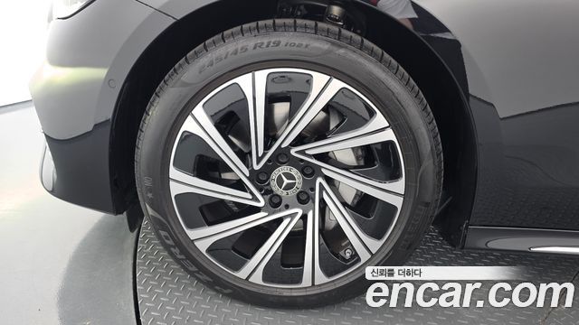 Mercedes-Benz E-Class W214 E300 4MATIC Exclusive - фото 4