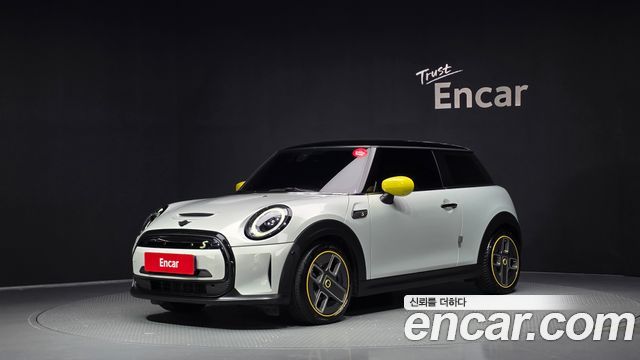 Mini Cooper Electric SE Electric 3rd - фото 0