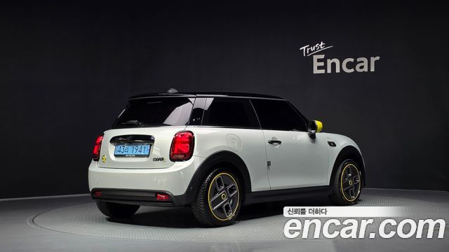 Mini Cooper Electric SE Electric 3rd - фото 1
