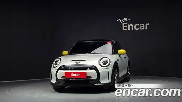 Mini Cooper Electric SE Electric 3rd - фото 2