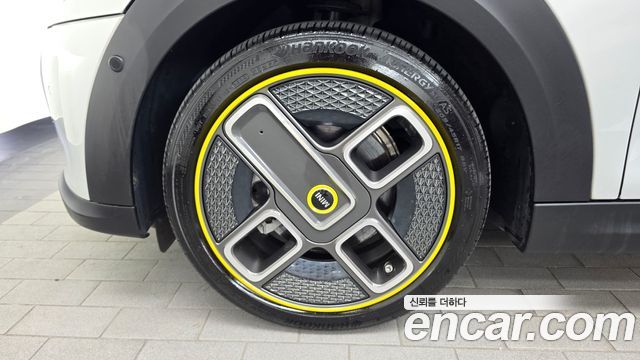 Mini Cooper Electric SE Electric 3rd - фото 4