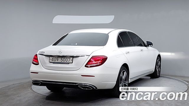 Mercedes-Benz E-Class W213 E220d Avantgarde - фото 1