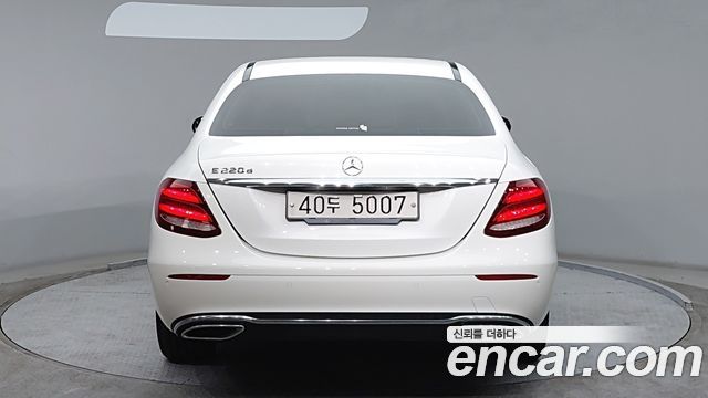 Mercedes-Benz E-Class W213 E220d Avantgarde - фото 3