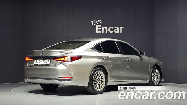 Lexus ES 300h 7-го поколения Luxury Plus - фото 1