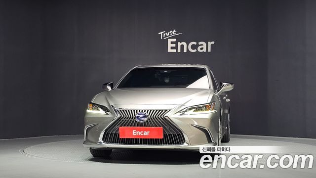 Lexus ES 300h 7-го поколения Luxury Plus - фото 2