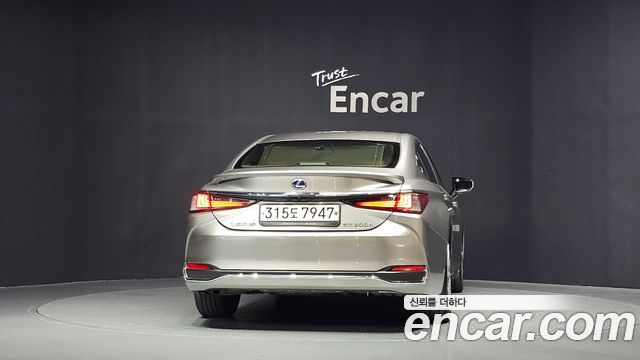 Lexus ES 300h 7-го поколения Luxury Plus - фото 3