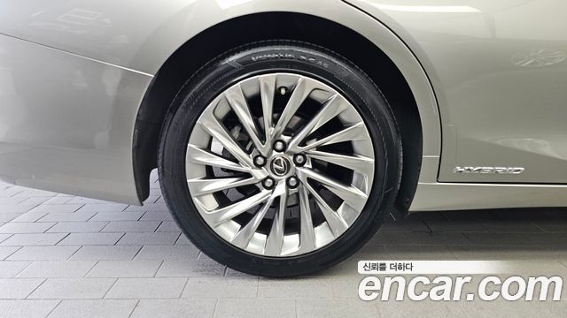 Lexus ES 300h 7-го поколения Luxury Plus - фото 4