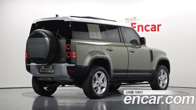 Land Rover Defender L663 110 D250 SE - фото 0