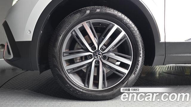 Volkswagen Tiguan Allspace 2.0 TSI Prestige - фото 4